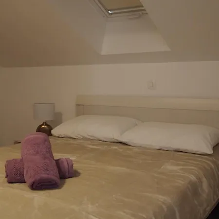 Helena Apartment *