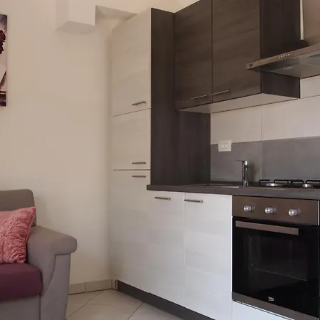 Helena Apartment *